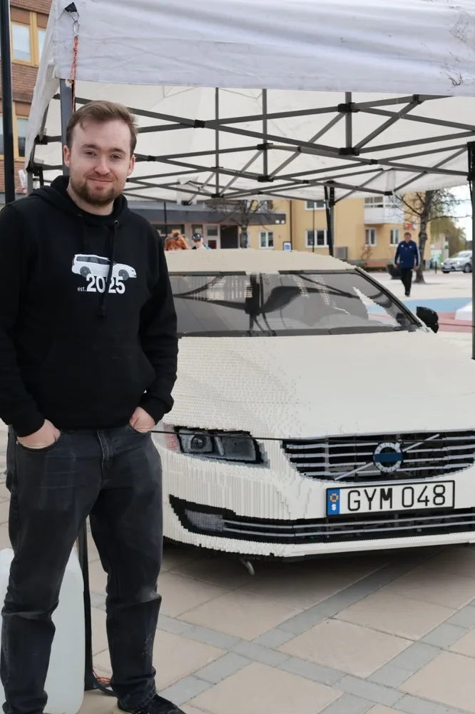 1 david gustafsson posing infront of his volvo v70 moc close up David Gustafsson