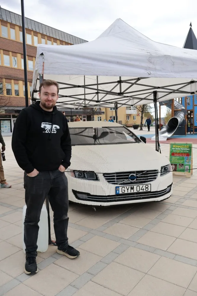 david gustafsson posing infront of his volvo v70 moc David Gustafsson