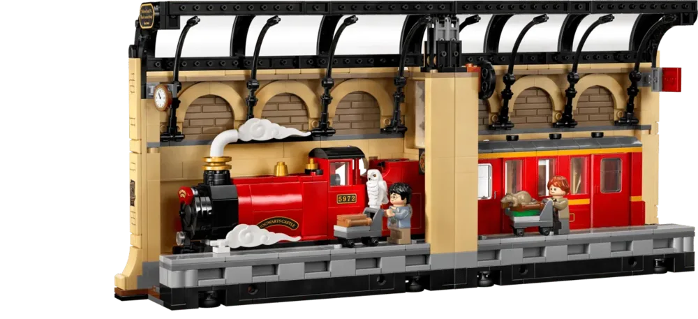 Assembled Hogwarts Express Book Nook, angled view.