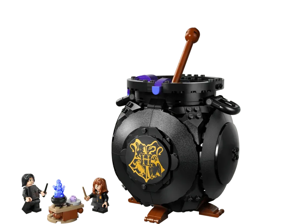Closed cauldron with minifigures.