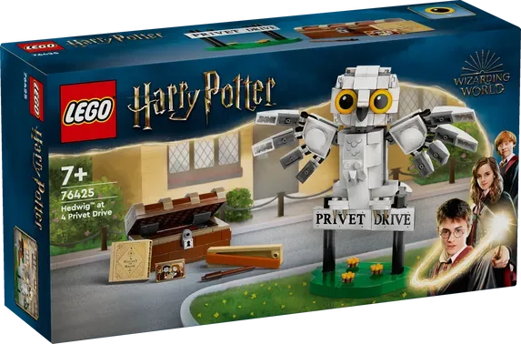 LEGO Harry Potter set 76425 Hedwig at 4 Privet Drive box front showing Hedwig perched on a Privet Drive sign, with the Dursley house in the background and Harry, Ron, and Hermione on the right.