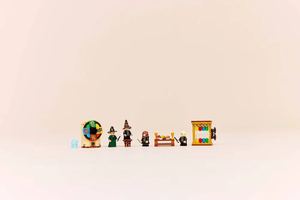 Complete 76460 set display.