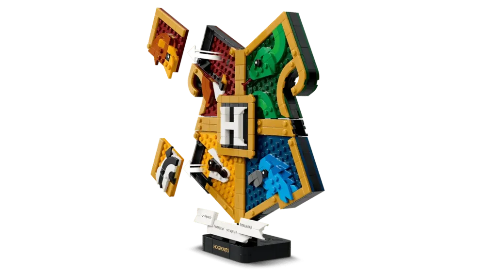 Crest revealing hidden treasures