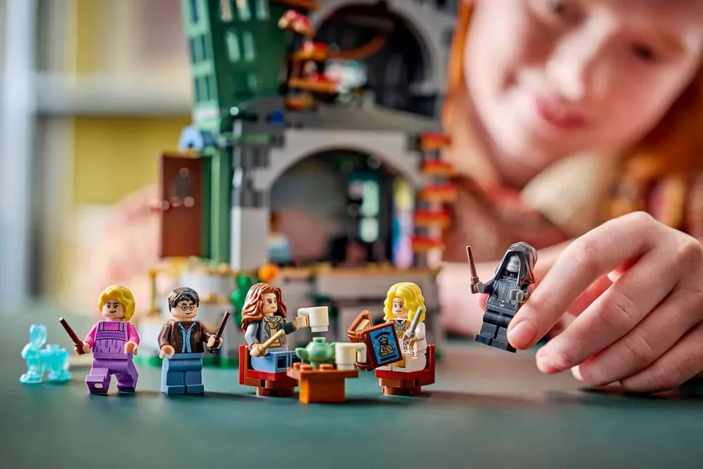 Child playing with minifigures.