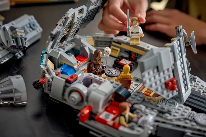 SMART Play™: Millennium Falcon™ gallery view 9