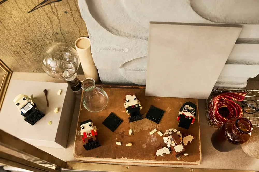 BrickHeadz and loose parts.