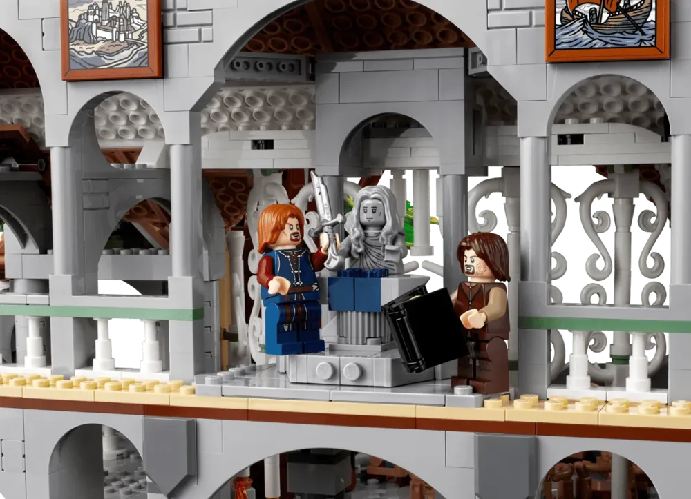 Upper level detail with minifigures.