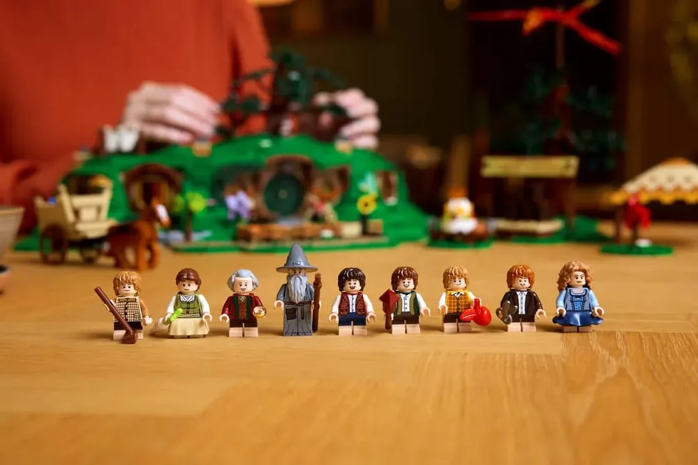 Minifigures in context.
