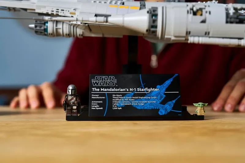 Lego N-1 Starfighter UCS plaque and minifigures