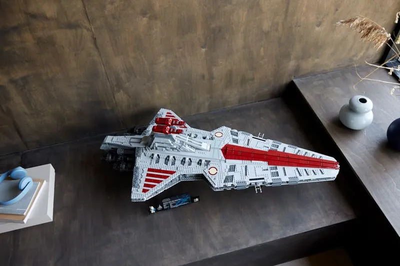 Venator-Class Republic Attack Cruiser™ UCS gallery view 10