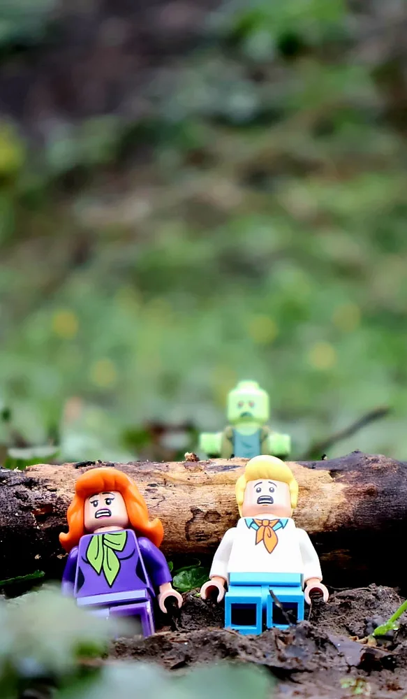 Fred and Daphne: LEGO photography by Lewis Pritchard
