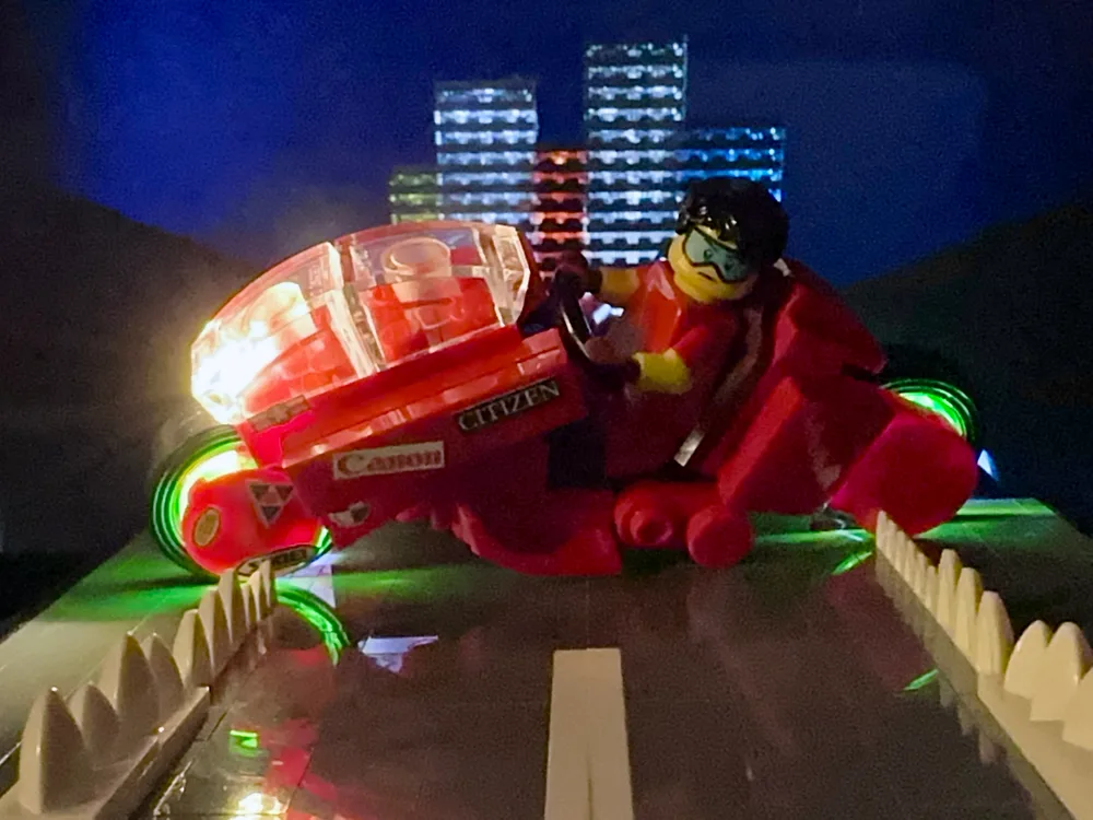 cinematic hōtarō Kaneda's bike from Akira - LEGO MOC by artist Keiichi Kamei