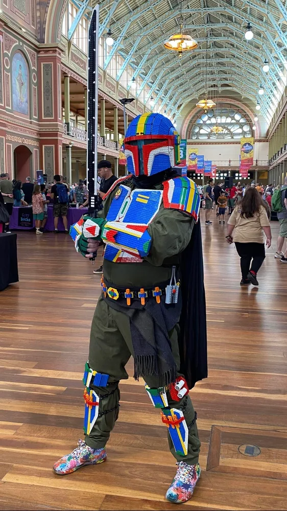 LEGOlorian Prototype vs. Polish - by MOC artist Lewis Meeny