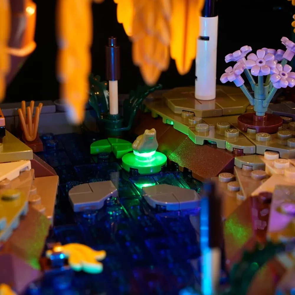 Lightailing lighting effect on LEGO Autumn Cottage Garden stream