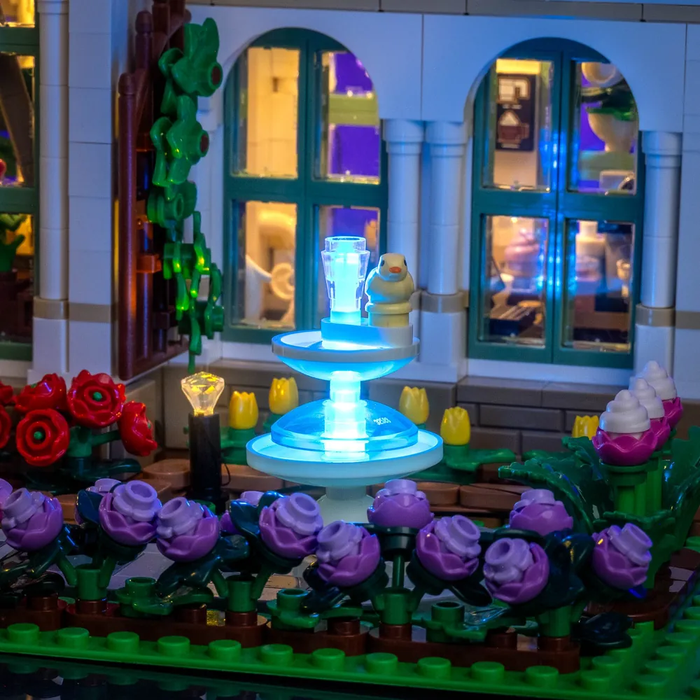 LightMyBricks illumination of the exterior garden area of LEGO 21353