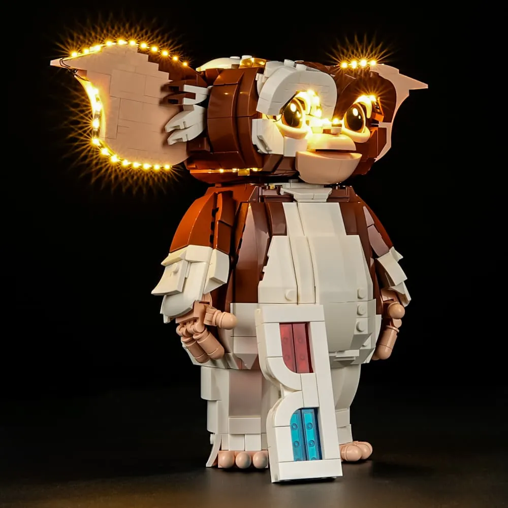 Lightailing kit illuminating Gizmo's face and body