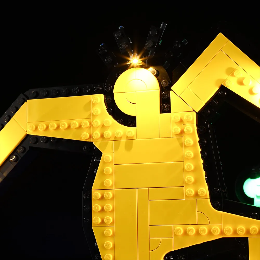 Pre-soldered integrated harness lighting on LEGO Keith Haring figures