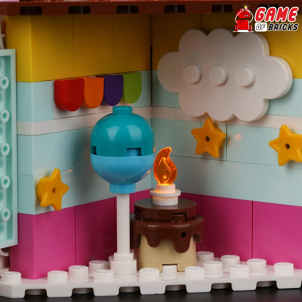 Close-up of modular expansion board on LEGO Birthday Cake 40641 lighting kit