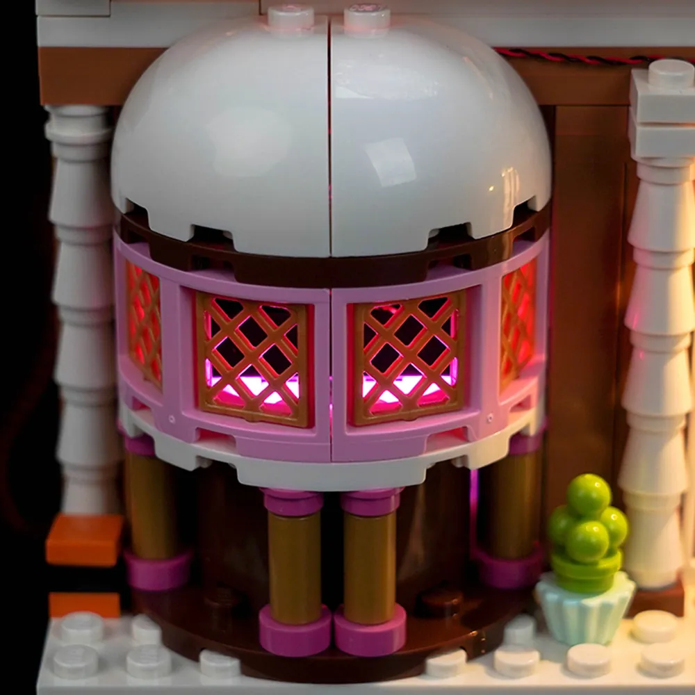 Close-up of modular micro-LEDs concealed in the LEGO Gingerbread House frosting details
