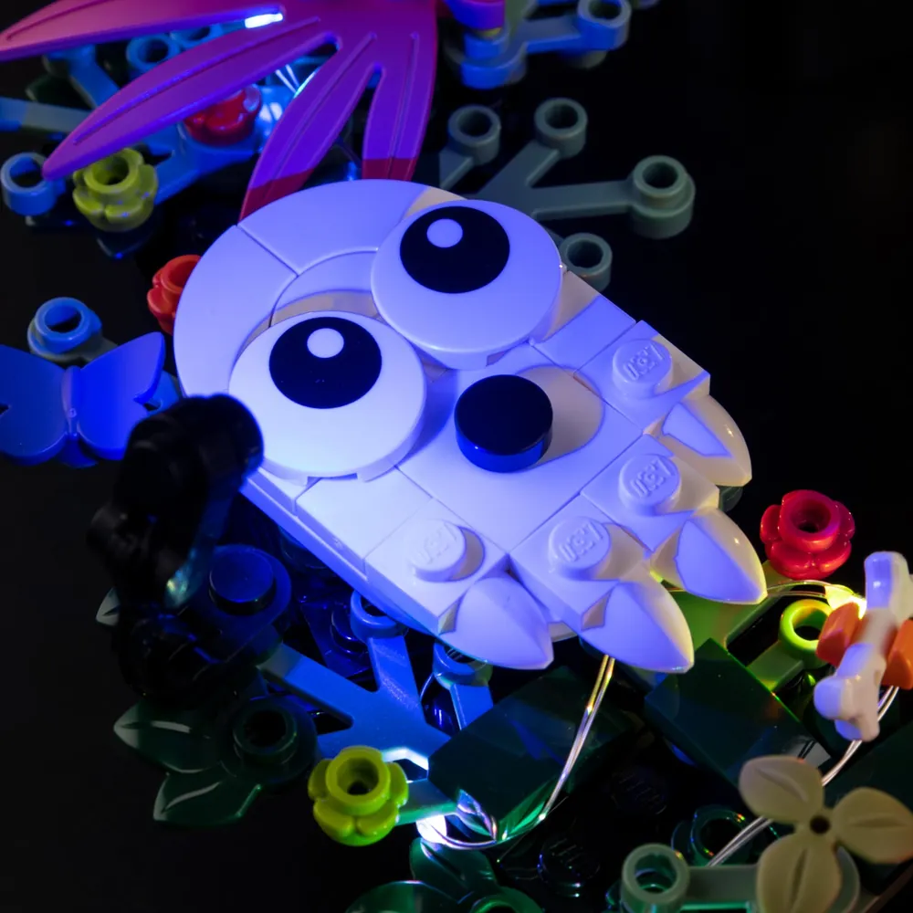 Modular expansion boards in LEGO Halloween Wreath lighting