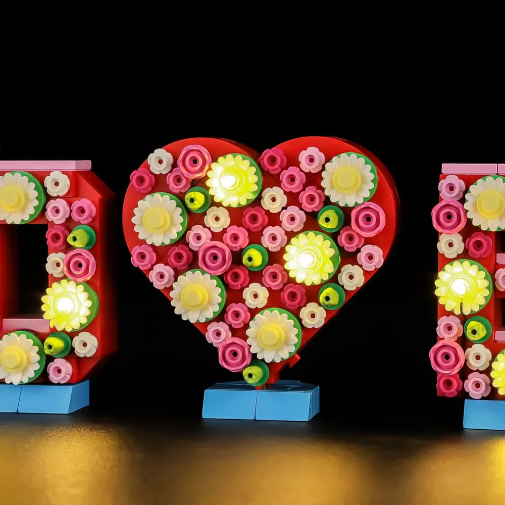 LEGO Love Letters 40867 with Lightailing lights