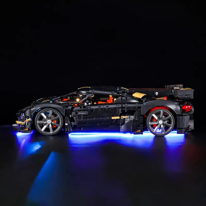 Lightailing kit illuminating LEGO Koenigsegg headlights
