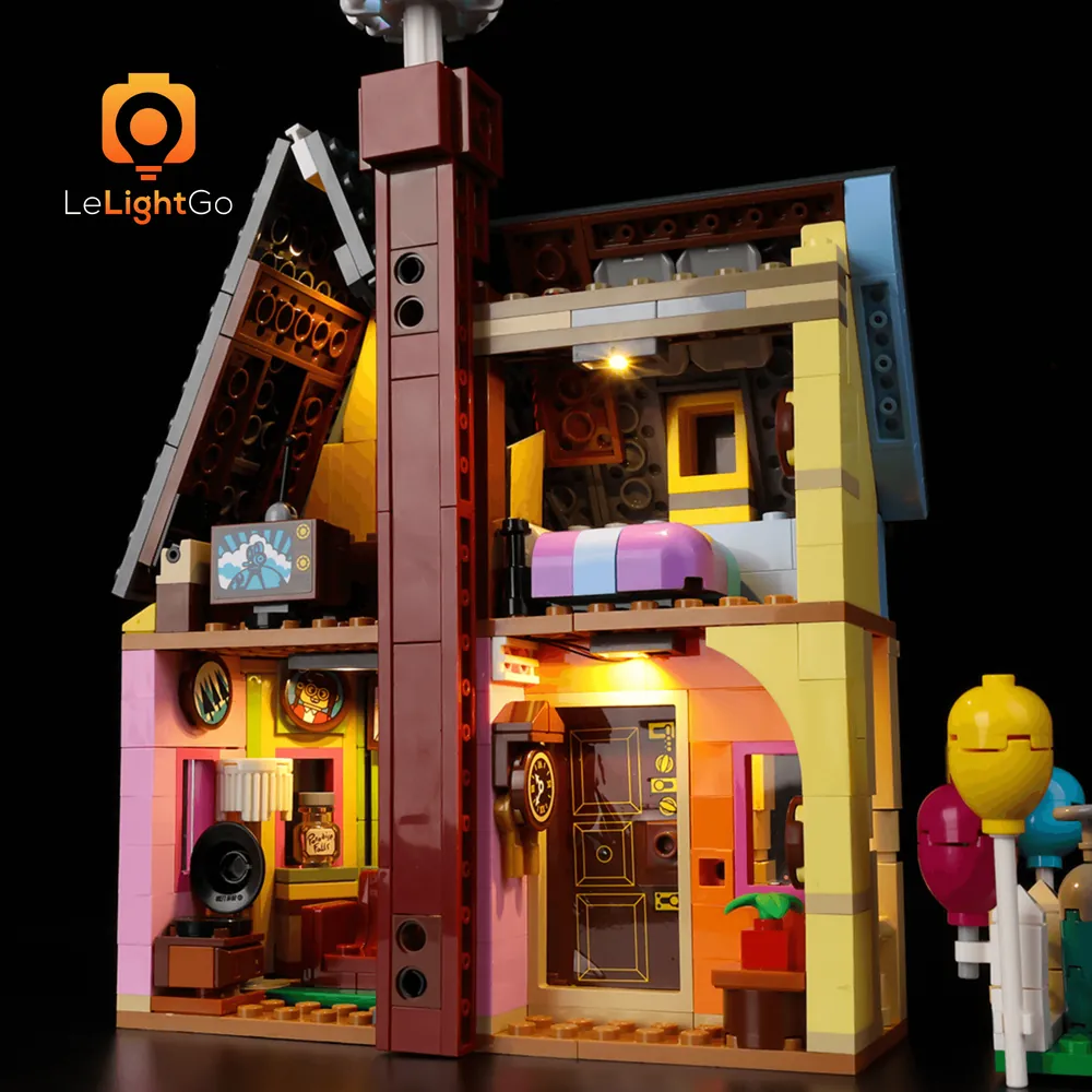 LeLightGo micro-LEDs placed along Up House balloon strings