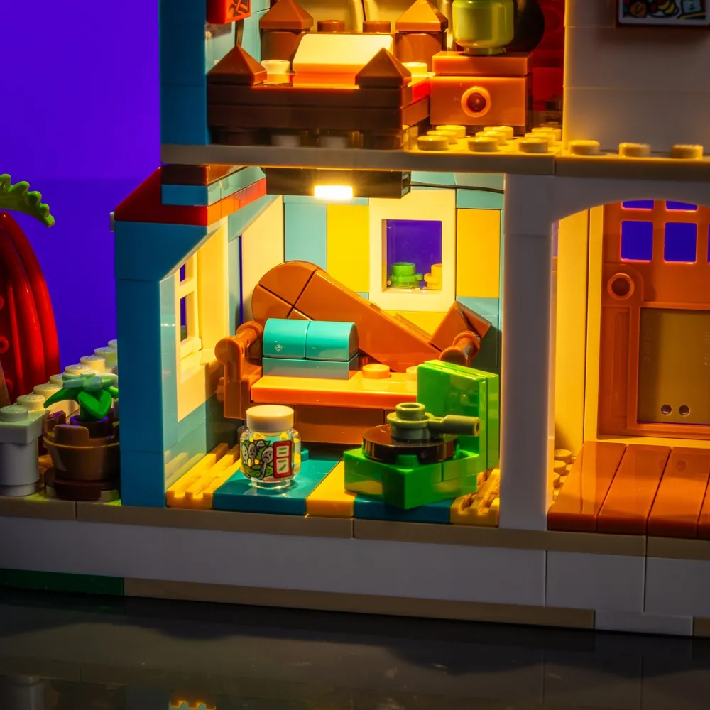 LightMyBricks lighting on LEGO beach house
