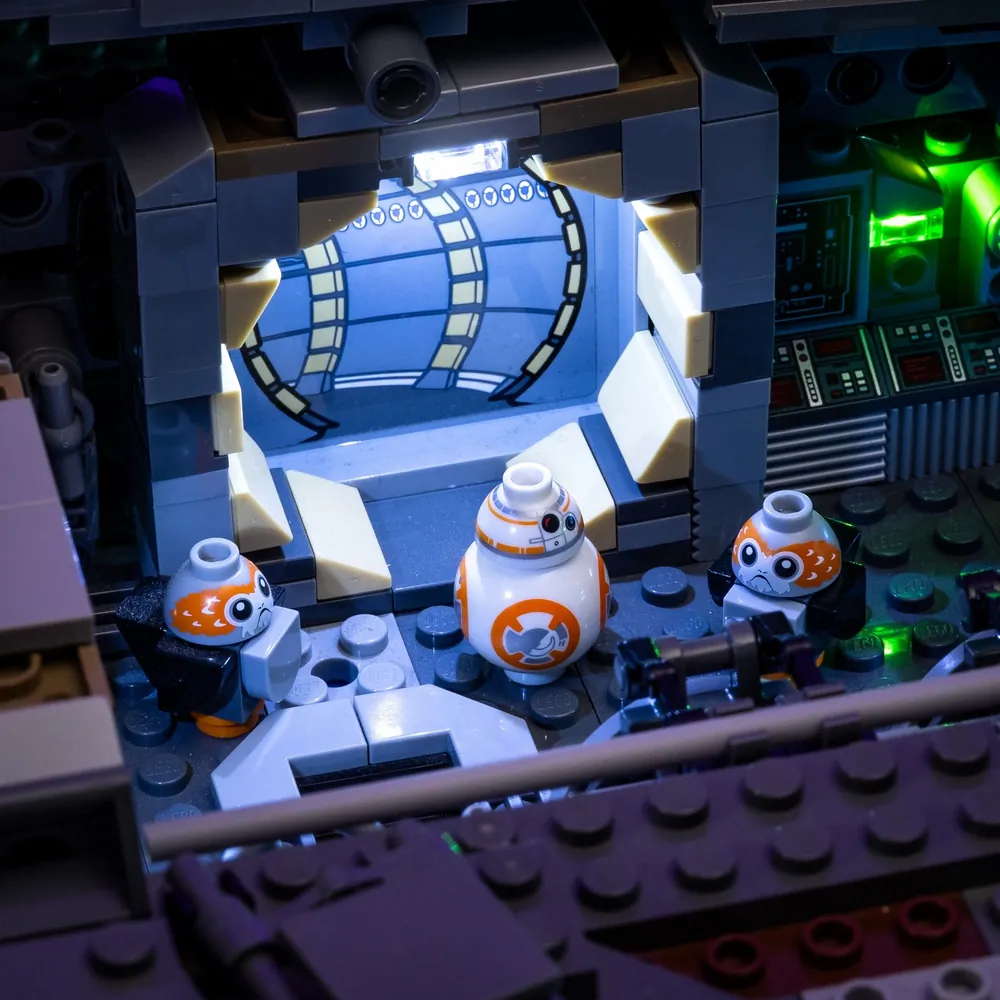 LEGO UCS Falcon 75192 illuminated by LightMyBricks