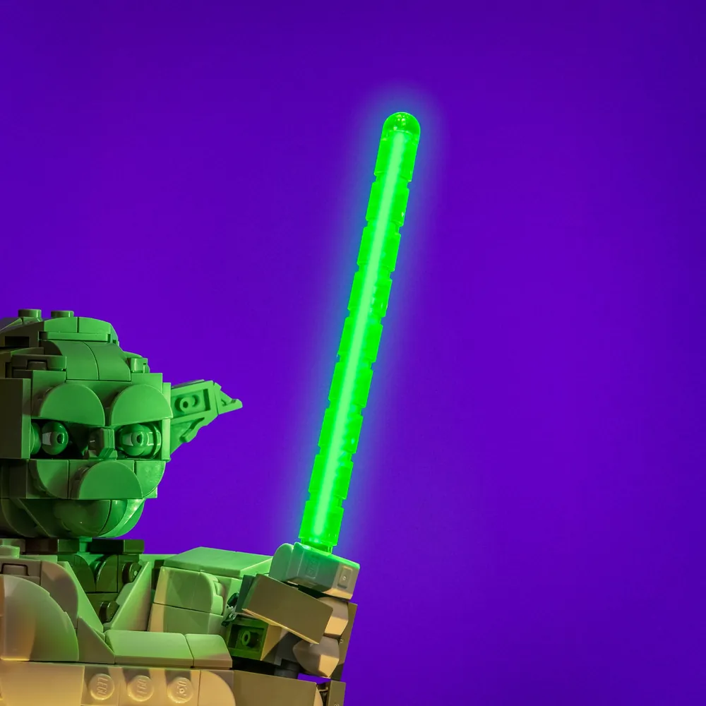 Close-up of LED placement on Yoda Bust 75438