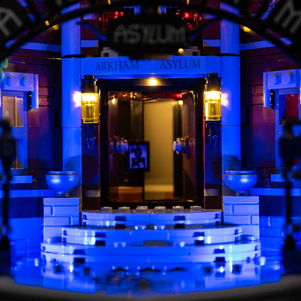 Remote control variant of Game of Bricks lighting for LEGO Arkham Asylum 76300