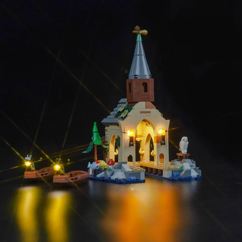 BrickBling LED kit for LEGO Hogwarts Castle Boathouse 76426 illuminating the boathouse and boats