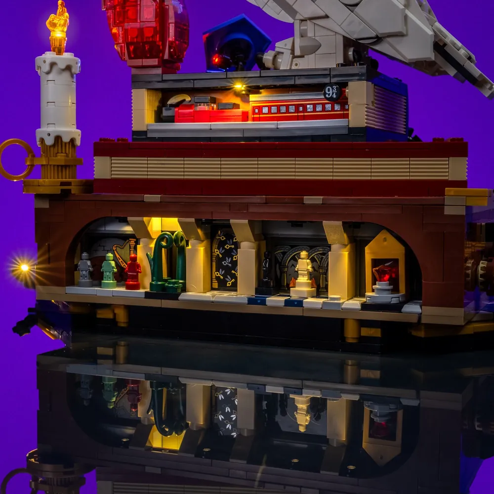Light My Bricks lights on the Hedwig and book detail