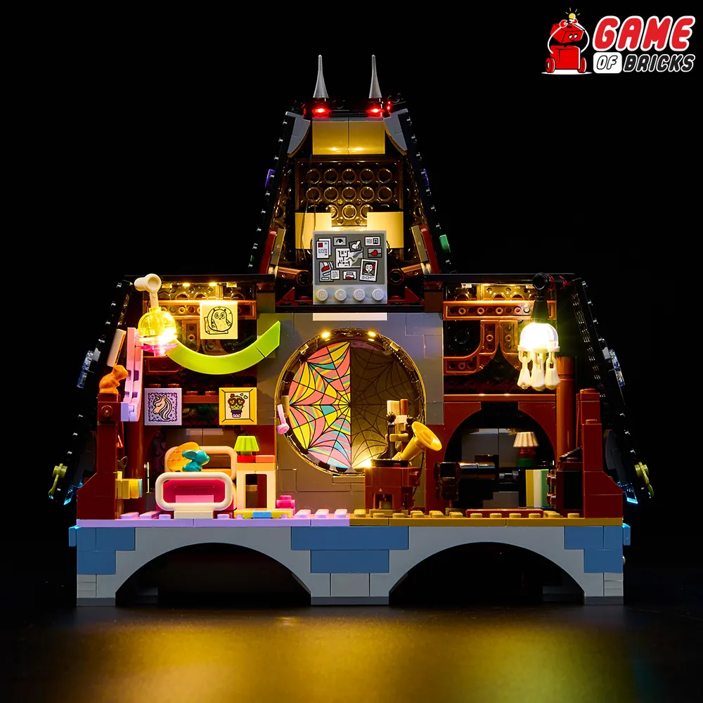 Game of Bricks Remote variant spotlighting the typewriter and mystery board in LEGO 76781