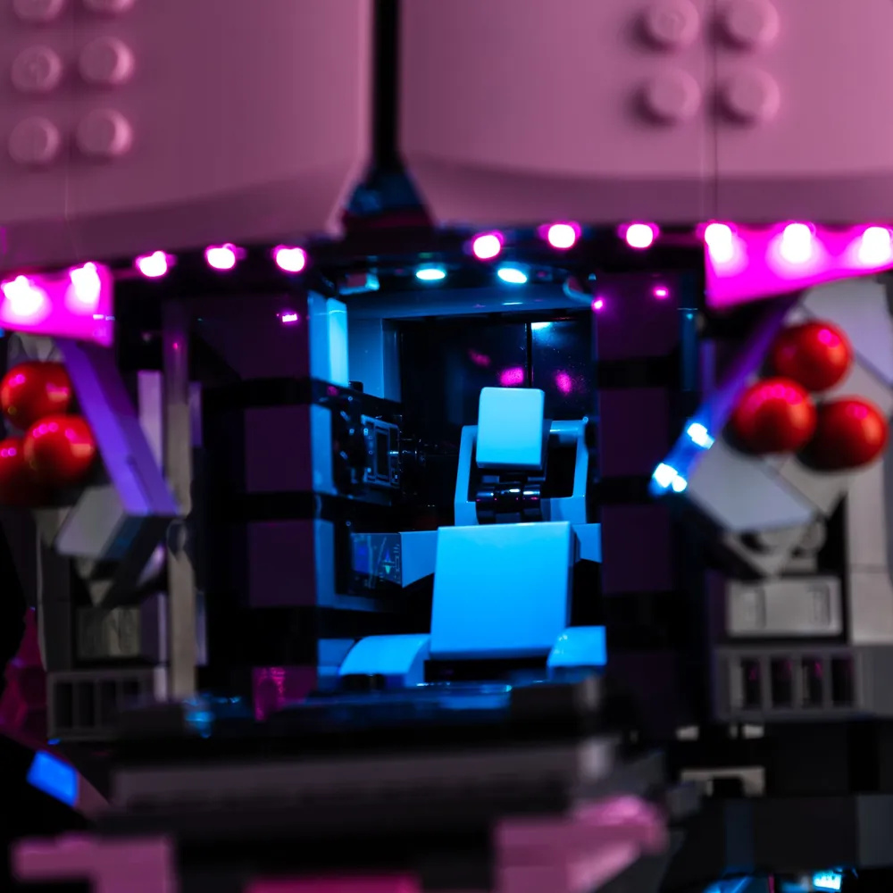 LEGO Mecha Team Leader 77078 with premium Game of Bricks lighting