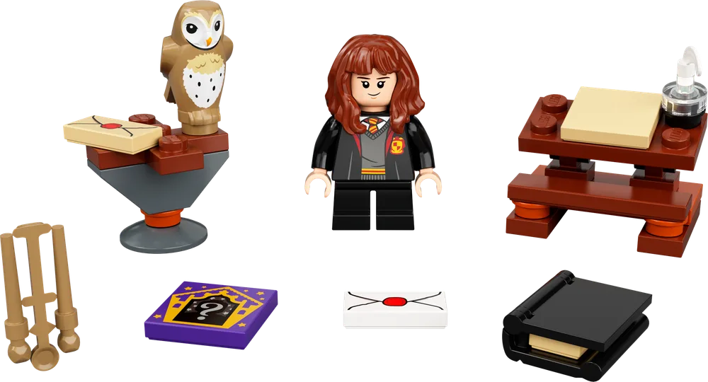 Components of LEGO Harry Potter Hermione's Study Desk polybag set 30392, including Hermione Granger minifigure, Hedwig owl on a stand, a study desk, quills, a spell book, and an envelope.