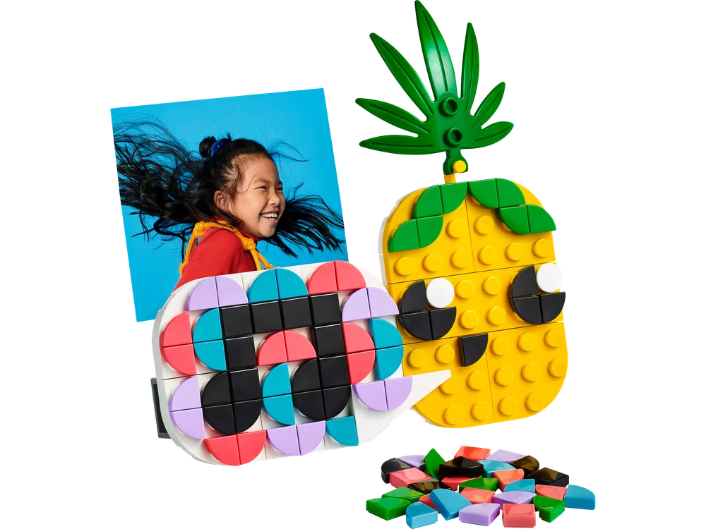 LEGO Pineapple Photo Holder and Mini Board 30560