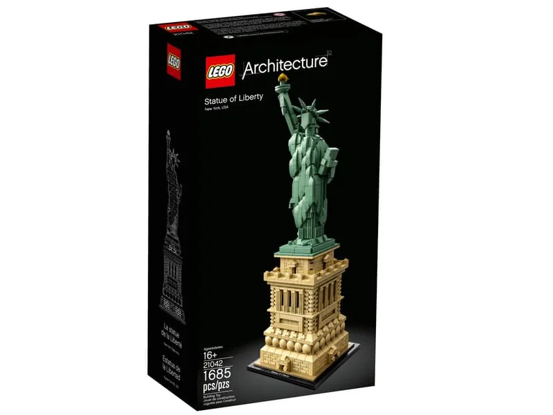 A black retail box for the LEGO Architecture Statue of Liberty set 21042. The box displays the built model against a dark background, along with the LEGO Architecture logo, age recommendation 16+, set number 21042, and piece count 1685.