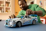 Adjusting LEGO Technic Nissan Skyline GT-R (R34) roof.