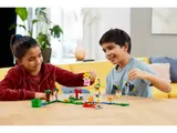 Kids playing with LEGO Peach Starter Course.
