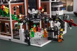 Arkham Asylum gate battle.