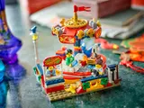 Carousel details and minifigures.