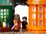 Hagrid and Harry at Knockturn Alley.