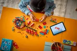 Building set with digital instructions.