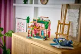Restaurant set on a display cabinet.