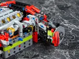 Sián front suspension detail.