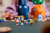 Minifigures close-up.