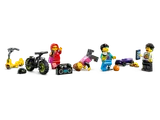 Minifigure and accessory lineup.