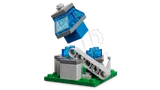 LEGO Minecraft fountain catapult action.
