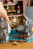 Close-up of the collapsing piano trap.